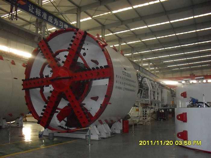 安裝我公司螺旋輸送機(jī)的鄭州地鐵32號(hào)盾構(gòu)